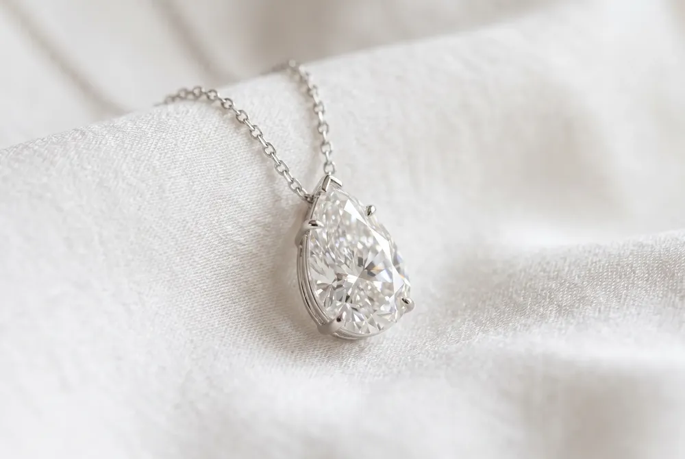The teardrop silhouette serves as a profound reflection of your unique love story while embodying a rare balance of emotional depth and artistic elegance.