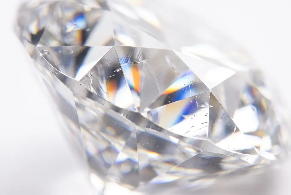 A secret row of pavé diamonds nestled beneath the girdle adds a touch of hidden brilliance that only you will see.