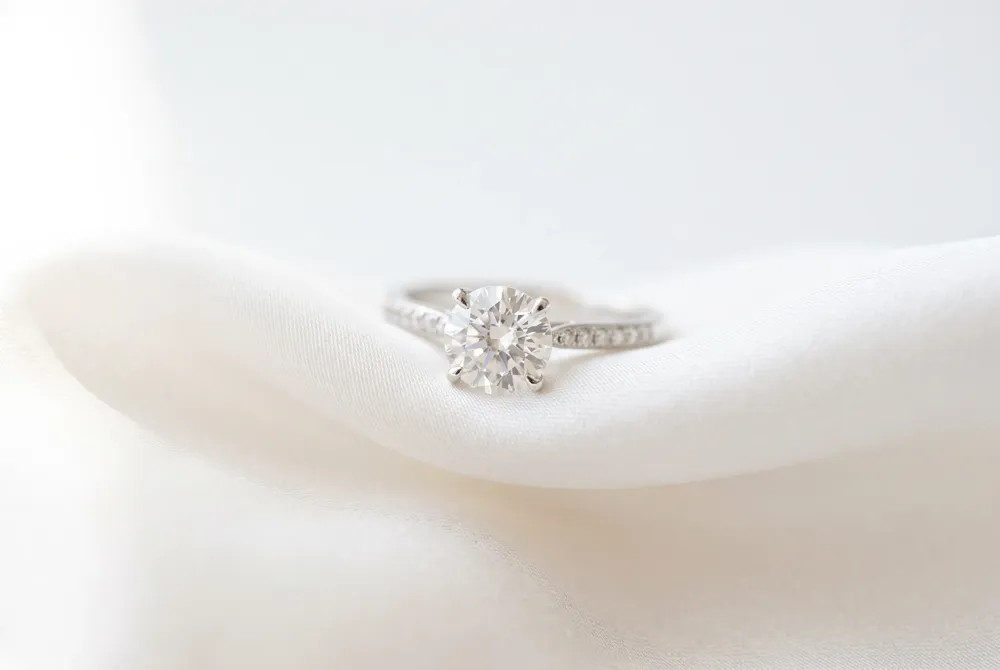 Iconic celebrity styles continue to inspire a move toward vintage-inspired, personalized bridal designs that prioritize individual character over mass-market uniformity.