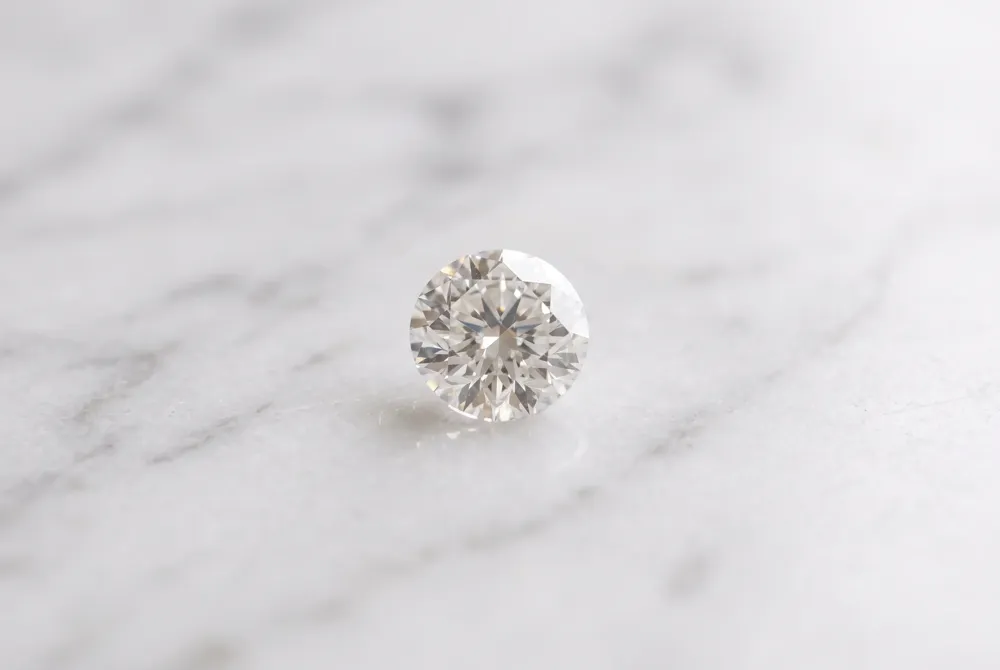 We provide the expert guidance you need to balance your financial goals with the exquisite beauty and presence of your chosen center stone.