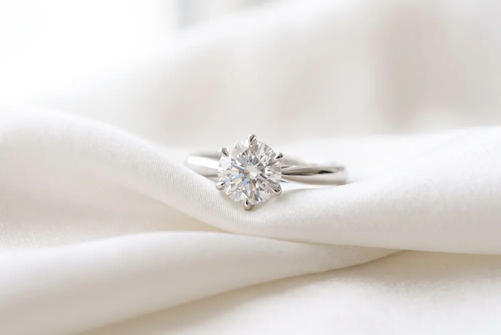 A hidden halo adds a discreet layer of brilliant sparkle that offers an intimate detail for the wearer while maintaining a clean aesthetic.