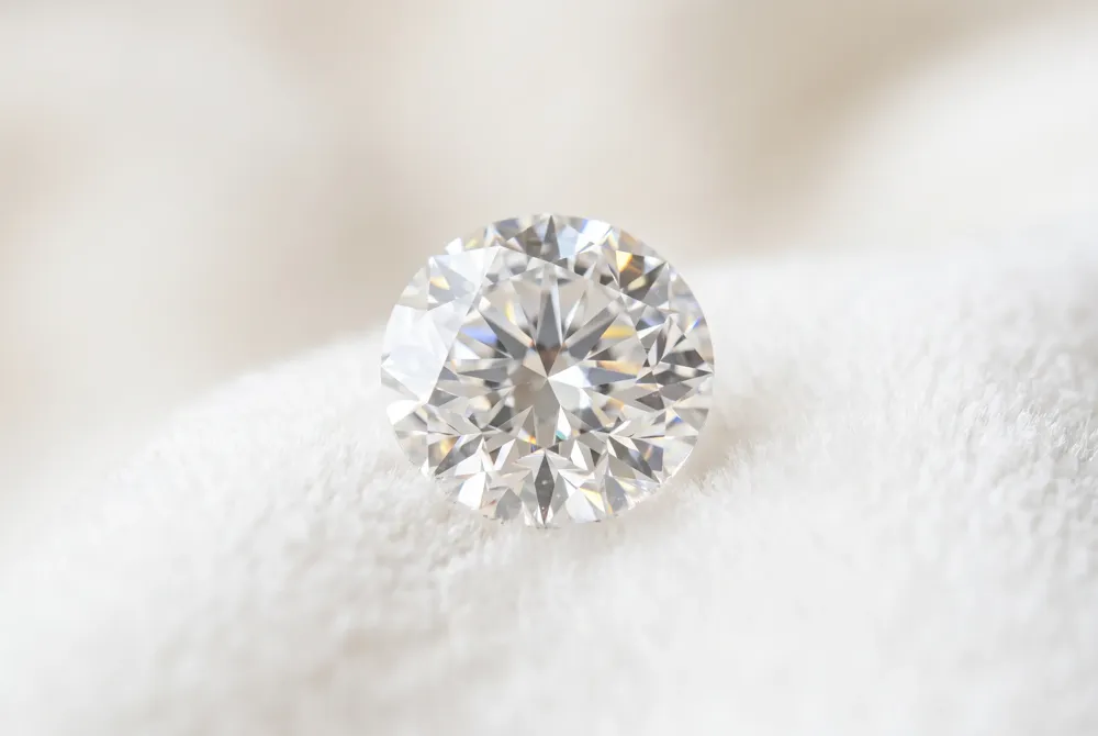 Our artisanal approach ensures that every setting is meticulously crafted to both protect your precious stone and amplify its unique, innate brilliance.