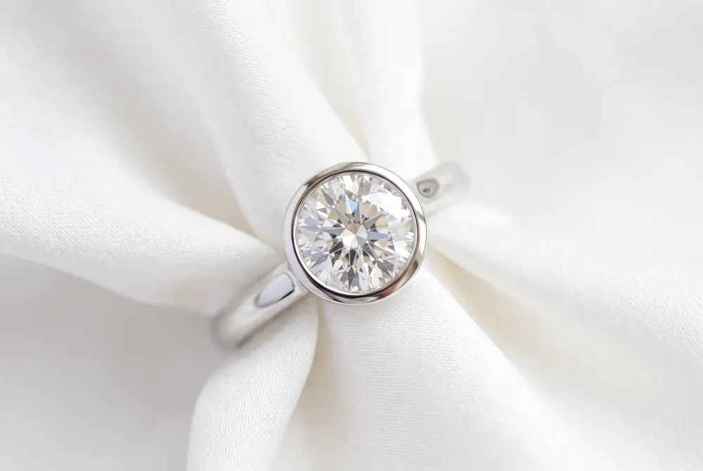 Our modern bezel settings provide a sleek and secure frame for your gemstone, perfect for an active and elegant lifestyle.