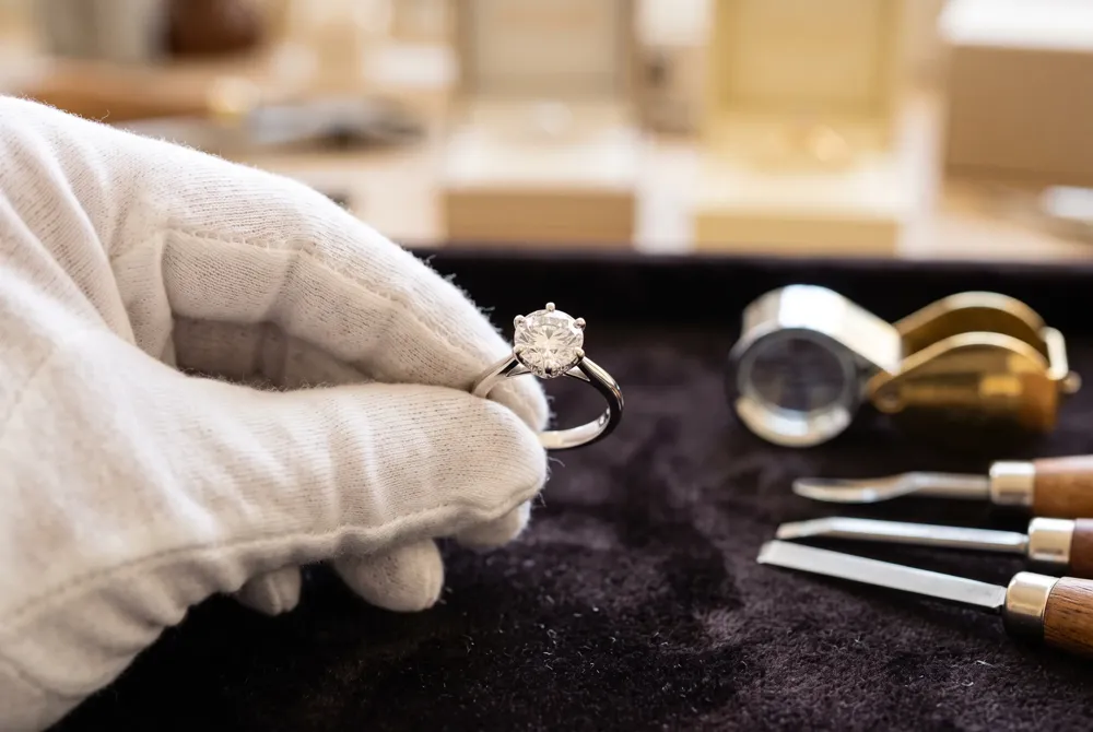 Discover the visionary artistry behind the taylor swift engagement ring, where old-world hand engraving meets contemporary elegance.