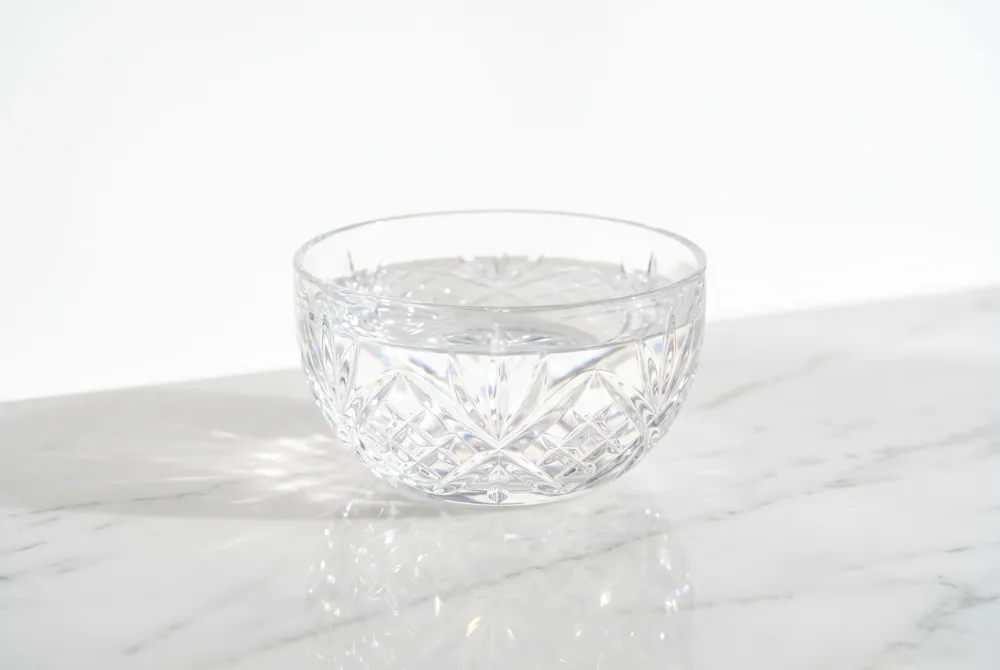 Restore your ring's radiant luster with a gentle weekly soak designed to clean even the most intricate gallery details.