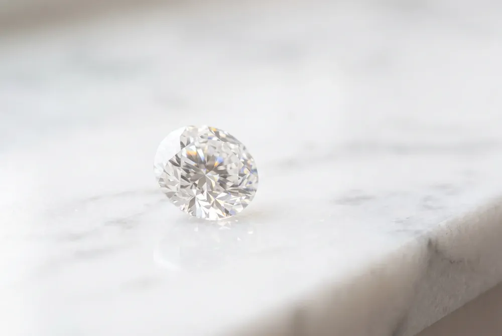 Explore the sophisticated balance between rarity and aesthetic impact to select a centerpiece that perfectly honors both your vision and your investment.