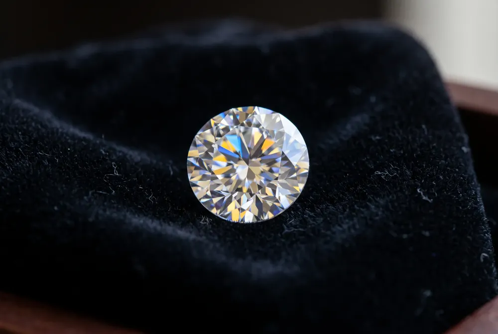 Expert gemologist advising on cut, brilliance, and durability for an engagement ring.