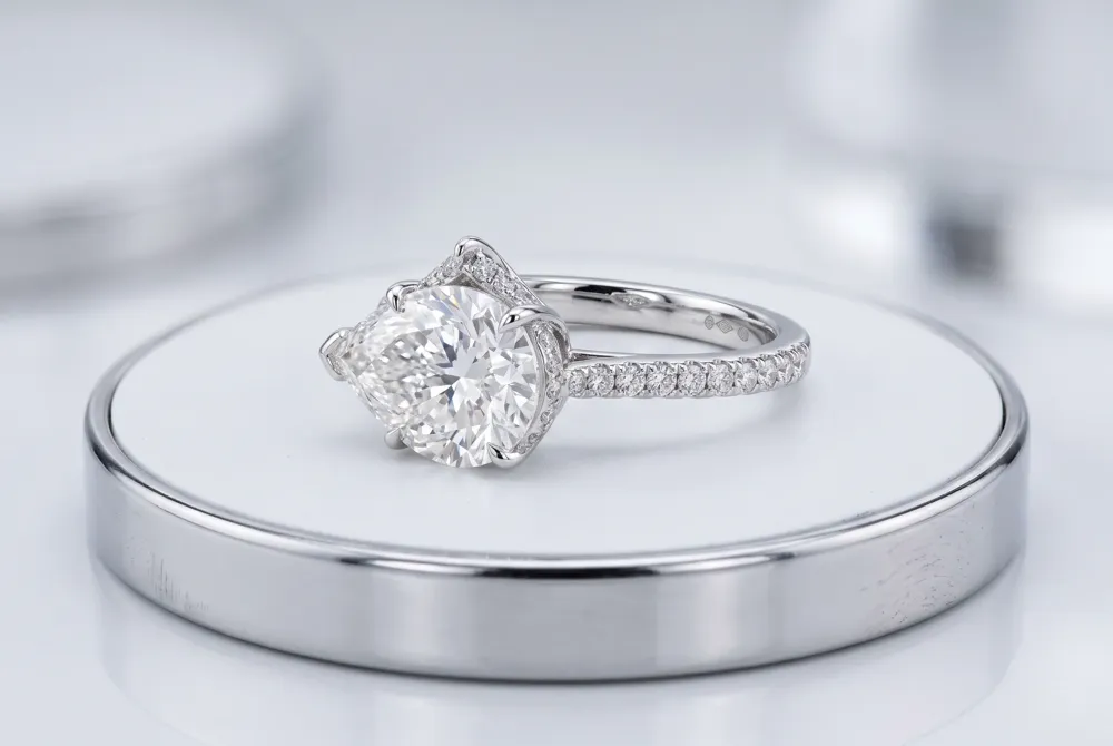 An east-west setting rotates the pear horizontally for a daring, architectural silhouette that redefines tradition.