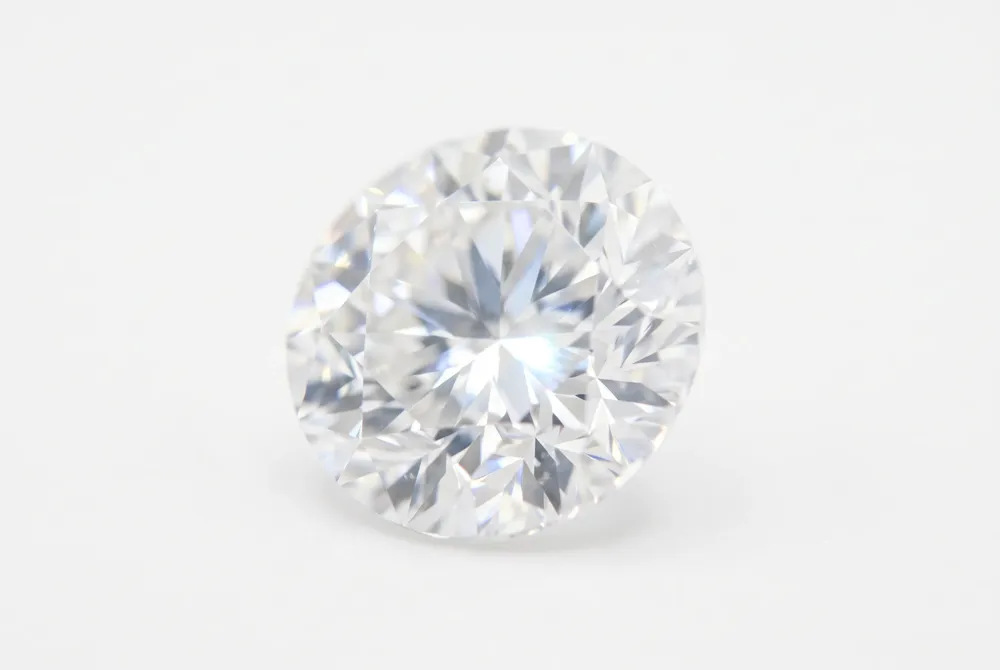 Tracing its noble origins to the French court, the marquise cut remains an iconic emblem of royal prestige and enduring romantic grace.