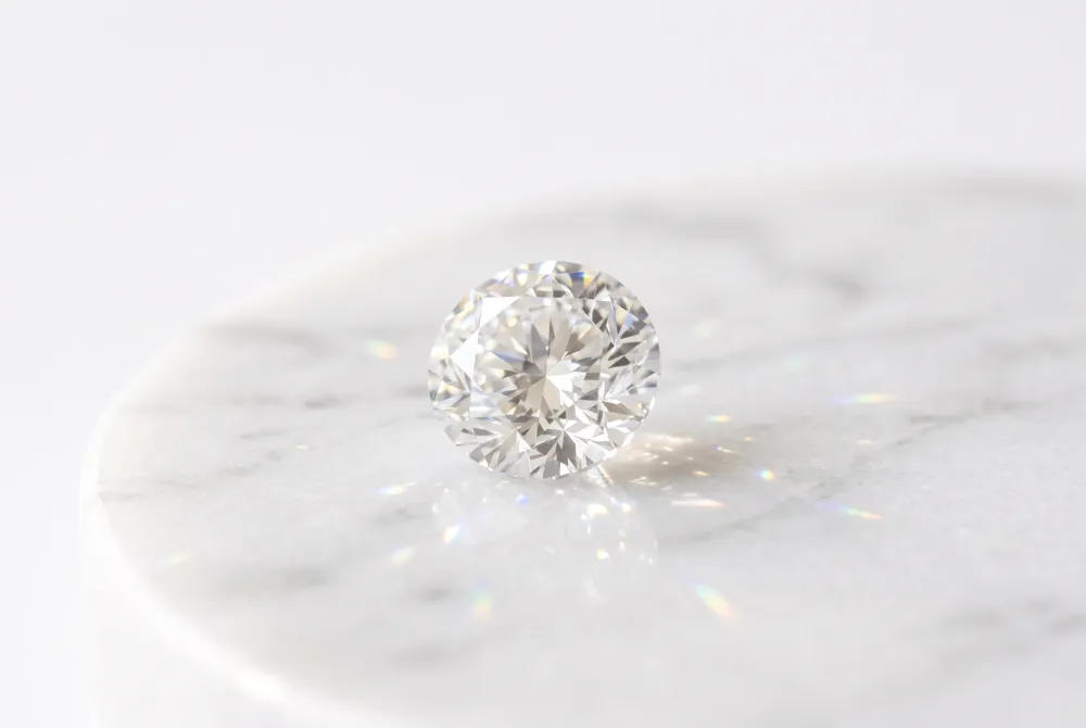 Explore how the architectural faceting of a princess cut versus the ethereal glow of a cushion cut defines your ring’s unique sparkle.