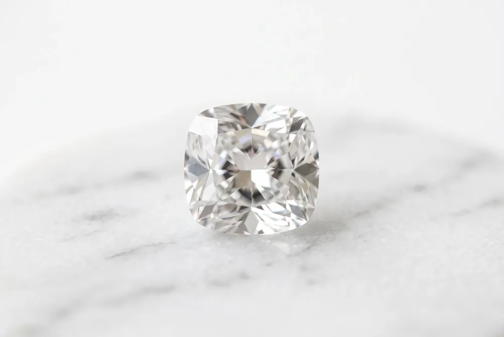 Experience the exceptional fire and enduring resilience of moissanite, a refined gemstone choice perfectly suited for a life of daily elegance and beauty.