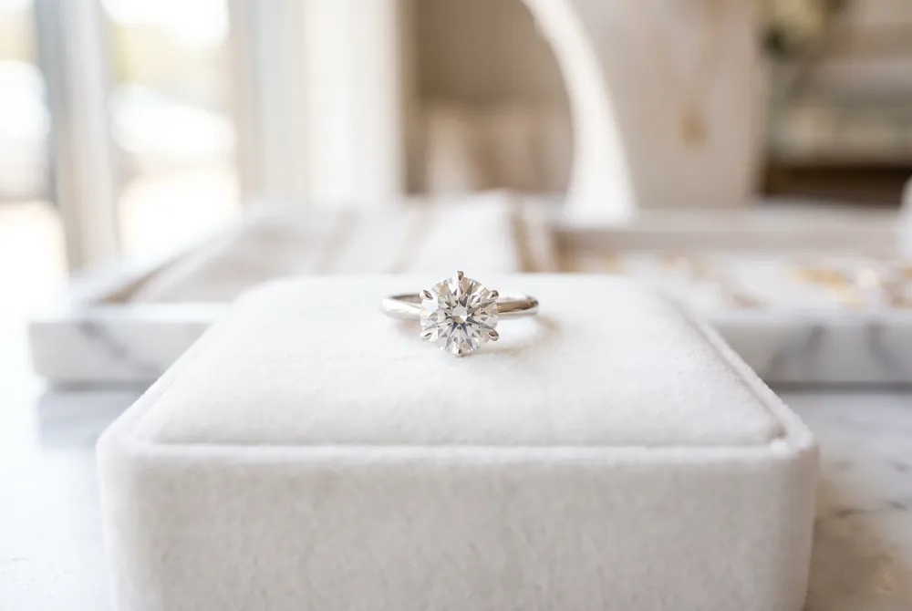 Achieve the ideal harmony between substantial carat weight and delicate design with our expert approach to custom, proportioned settings.