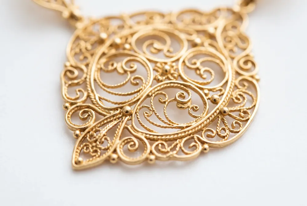 Intricate filigree craftsmanship adds a layer of romantic, heirloom-quality artistry to your unique engagement ring.