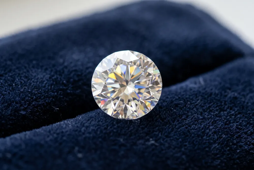 Explore a curation of refined diamond silhouettes designed to flatter your hand and maintain their elegance for generations.