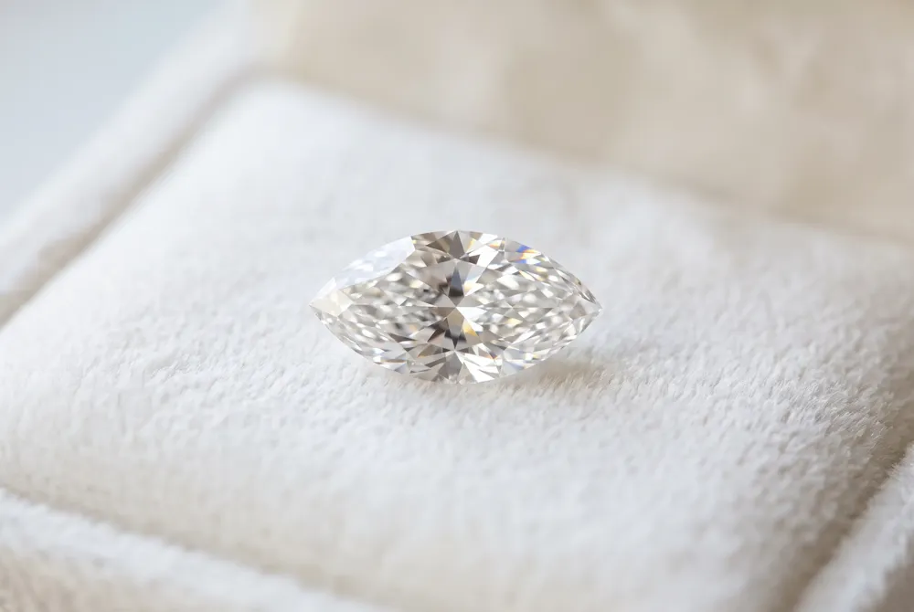We masterfully combine bespoke artistry with structural precision to ensure your delicate pear or marquise stone remains secure and protected.