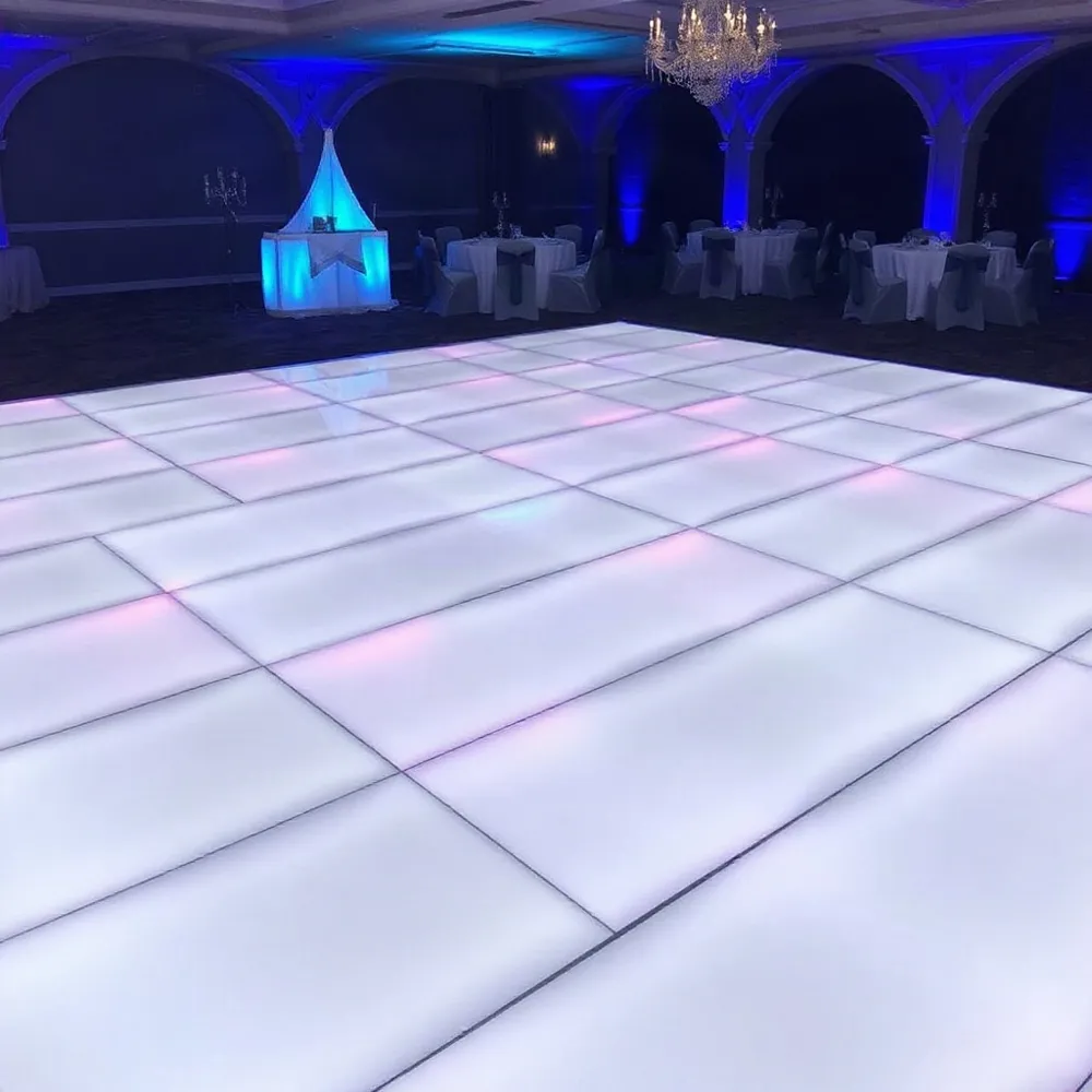 Maak jouw evenement onvergetelijk met een verlichte dansvloer die als een magneet werkt en direct de juiste energie op de dansvloer brengt.
