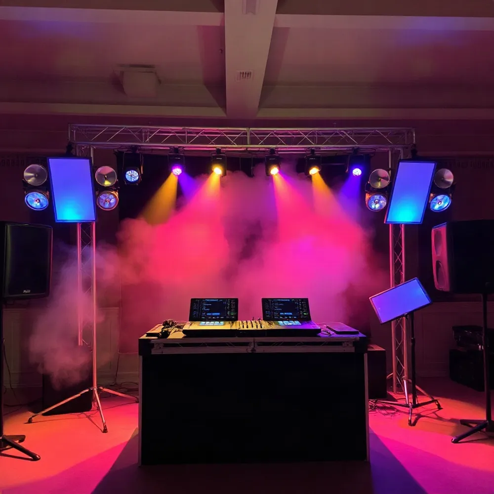 Kies voor een zorgeloos feest waarbij wij het complete pakket van licht, geluid en muziek verzorgen voor de ultieme WoW-factor.