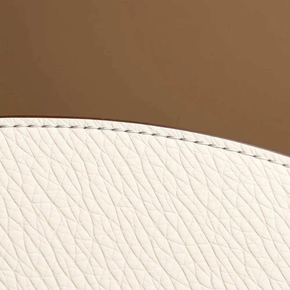 Experience the enduring strength of full-grain calf leather, a material chosen for its ability to age gracefully and maintain its architectural integrity over years of dedicated wear.